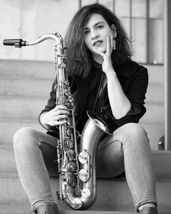 Sara Saxofon Klarinette